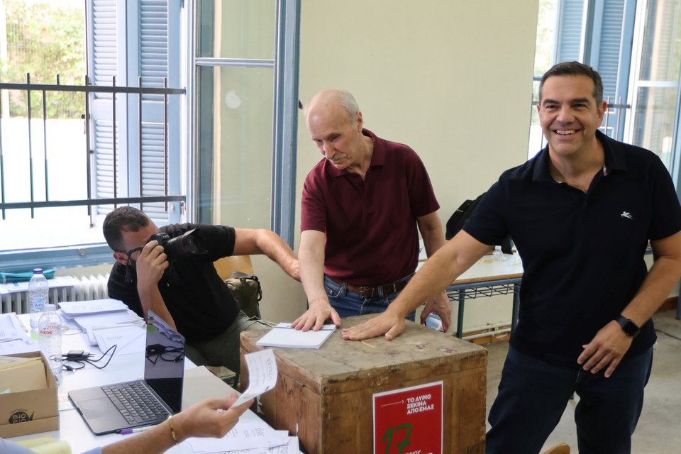 Ο Αλέξης Τσίπρας στο 1ο Πειραματικό Λύκειο στην Πλάκα, για να συμμετάσχει στην ψηφοφορία ανάδειξης νέου προέδρου στον ΣΥΡΙΖΑ /Φωτογραφία: Eurokinissi -ΚΟΝΤΑΡΙΝΗΣ ΓΙΩΡΓΟΣ  