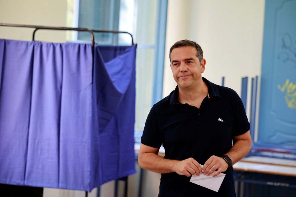 Ο Αλέξης Τσίπρας στο 1ο Πειραματικό Λύκειο στην Πλάκα, για να συμμετάσχει στην ψηφοφορία ανάδειξης νέου προέδρου στον ΣΥΡΙΖΑ /Φωτογραφία: Eurokinissi -ΚΟΝΤΑΡΙΝΗΣ ΓΙΩΡΓΟΣ  