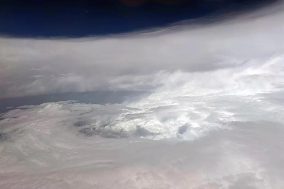 Εικόνα από κινεζικό αεροσκάφος δείχνει τον τυφώνα από ψηλά
