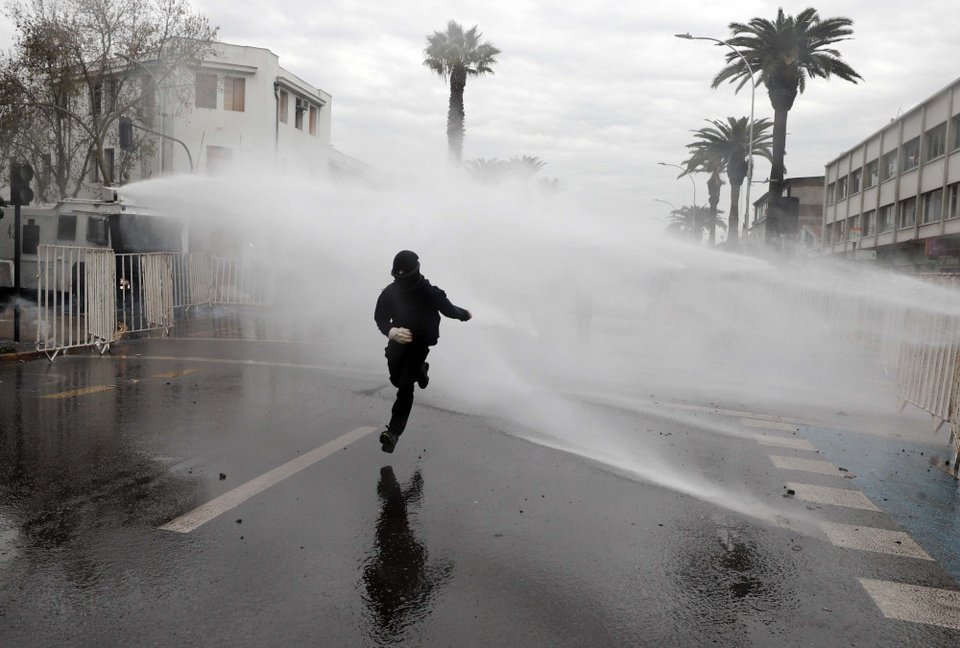 Επεισόδια στη Χιλή στη πορεία μνήμης των θυμάτων της δικτατορίας του Πινοσέτ / Φωτογραφία AP