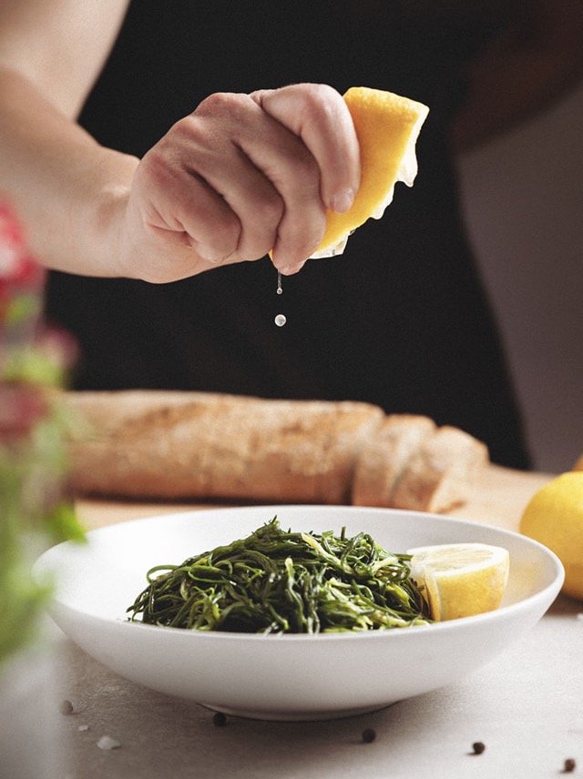 Ζητήστε τα χόρτα ημέρας: αλμύρα ή σταμναγκάθι ή βλίτα / Φωτογραφία: fykiporto/Instagram