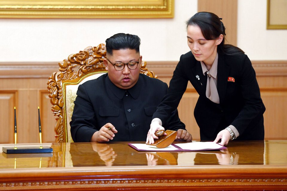 Ο Kim Jong Un με την αδερφή του, Kim Yo Jong