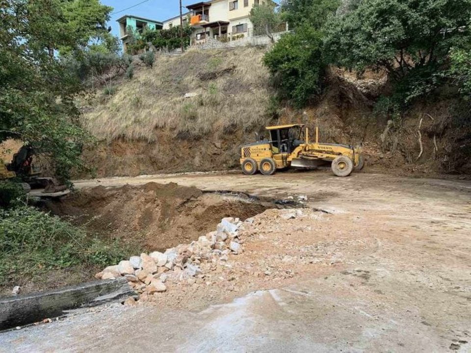 Μηχανήματα της Περιφέρειας Θεσσαλίας προχωρούν με γρήγορους ρυθμούς στην παοκατάσταση πρόσβασης σε χωριά των ΠΕ Τρικάλων, Καρδίτσας και Μαγνησίας 