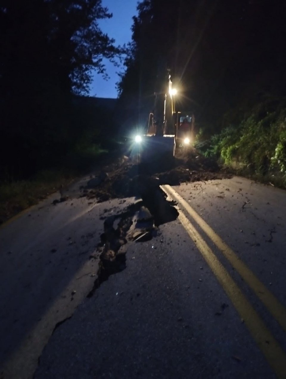  Μηχανήματα της Περιφέρειας Θεσσαλίας προχωρούν με γρήγορους ρυθμούς στην παοκατάσταση πρόσβασης σε χωριά των ΠΕ Τρικάλων, Καρδίτσας και Μαγνησίας 