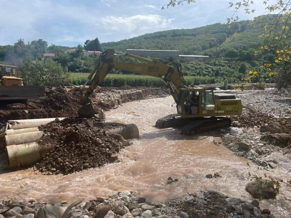  Μηχανήματα της Περιφέρειας Θεσσαλίας προχωρούν με γρήγορους ρυθμούς στην παοκατάσταση πρόσβασης σε χωριά των ΠΕ Τρικάλων, Καρδίτσας και Μαγνησίας 