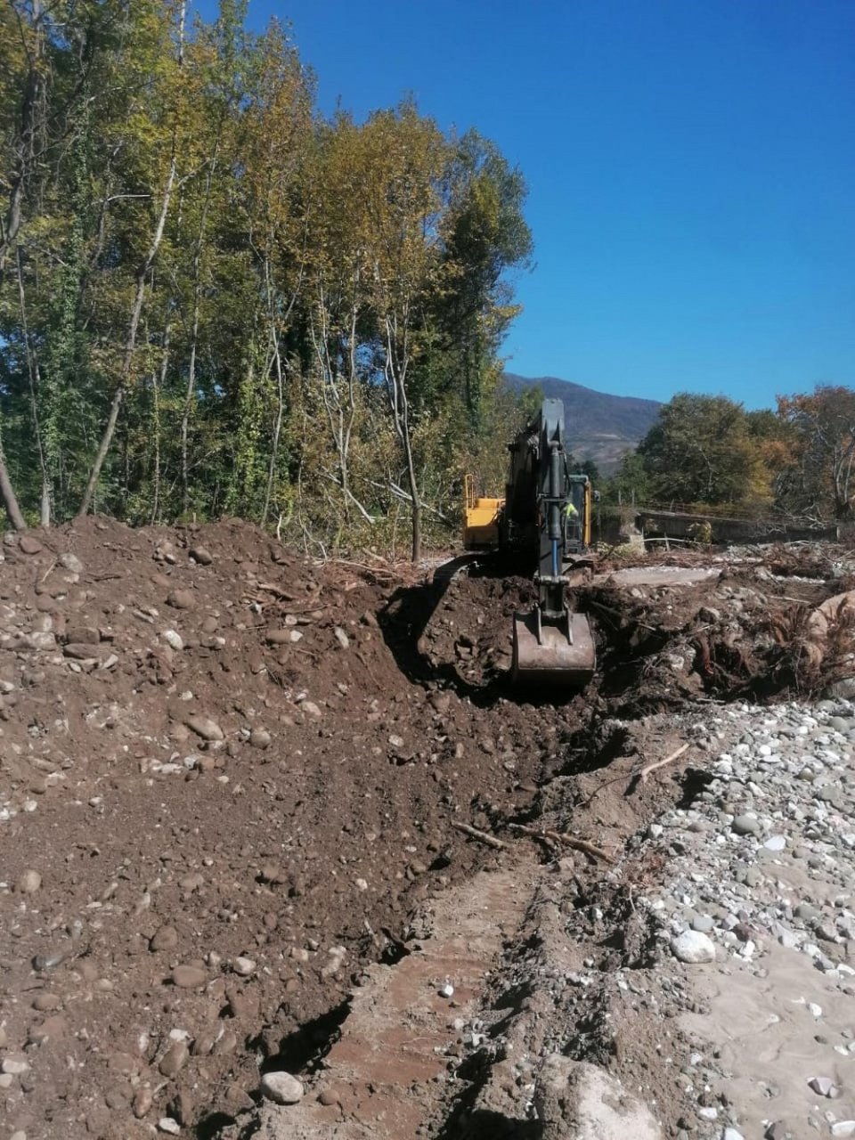  Μηχανήματα της Περιφέρειας Θεσσαλίας προχωρούν με γρήγορους ρυθμούς στην παοκατάσταση πρόσβασης σε χωριά των ΠΕ Τρικάλων, Καρδίτσας και Μαγνησίας 