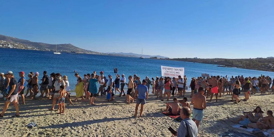 Κινητοποίηση στην Πάρο για την ελεύθερη πρόσβαση στις παραλίες / Φωτογραφία: Facebook