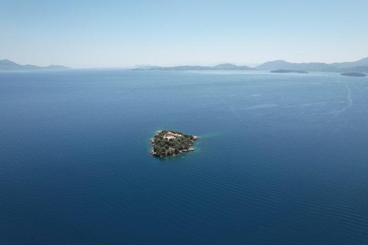 Το νησάκι του Αγίου Νικολάου, ιδιοκτησίας του εφοπλιστή Δημήτρη Παπαδημητρίου