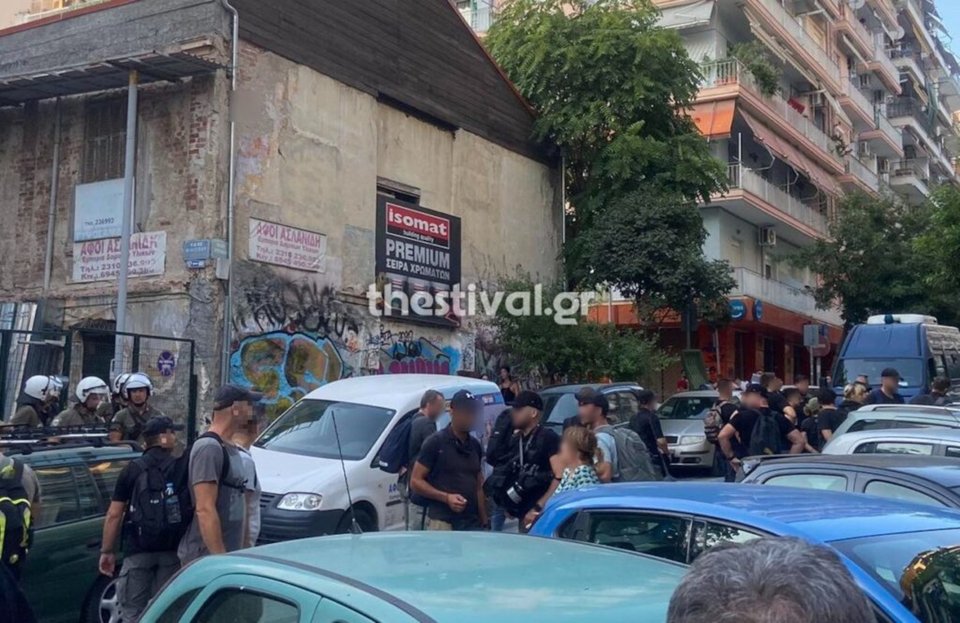 Αστυνομικοί και πολίτες στη Θεσσαλονίκη