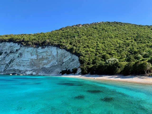 Η παραλία στο νησί Άτοκος