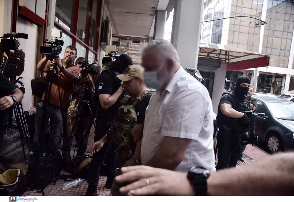ο καπετάνιος και τα τρία μέλη του πληρώματος του Blue Horizon οδηγούνται στον εισαγγελέα