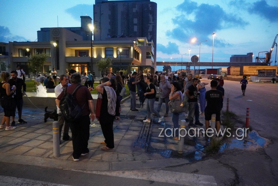 Διαμαρτυρόμενοι για τον Αντώνη στο λιμάνι της Σούδας