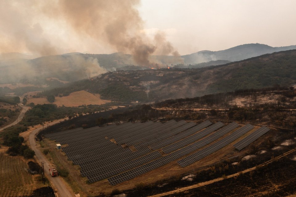 Αποκαρδιωτικές εικόνες, κάηκαν χιλιάδες στρέμματα στον Έβρο / SOOC
