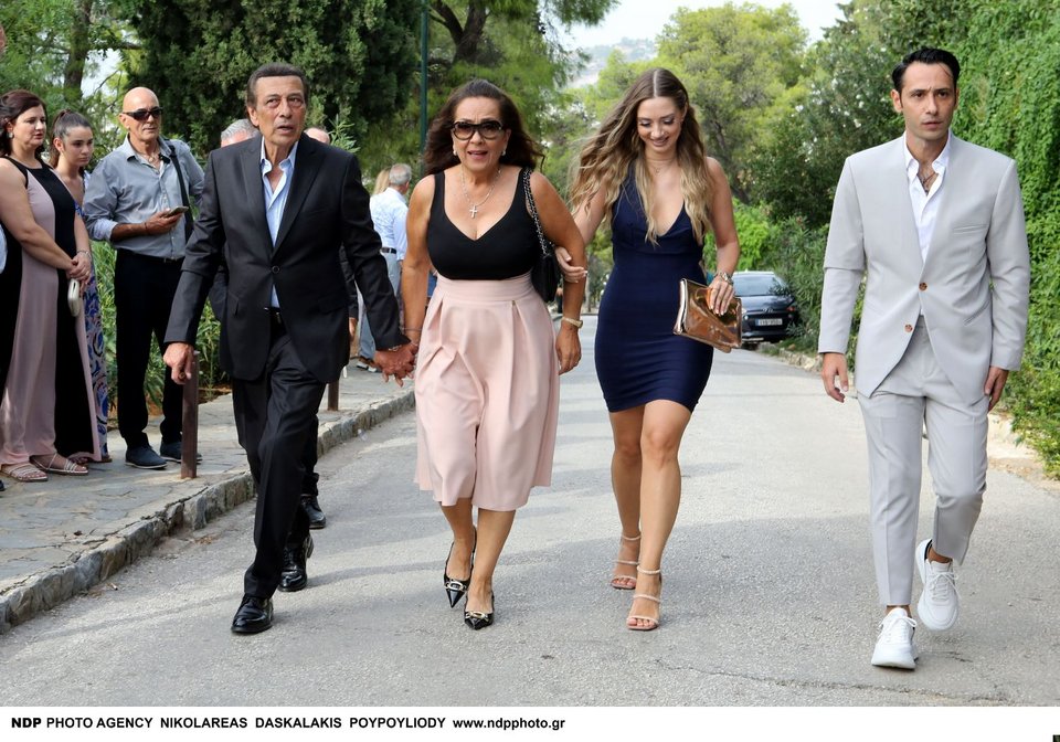 O Αντύπας με την σύζυγό του και τον γιο τους