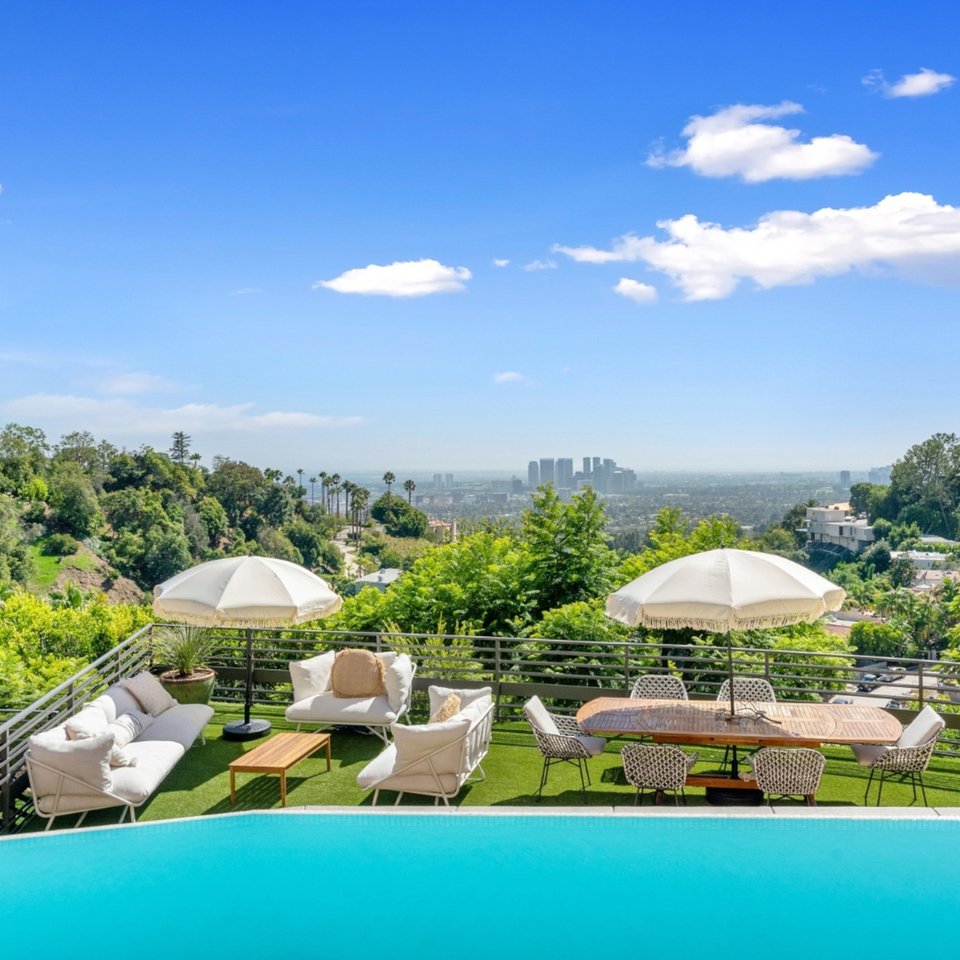 Το μπαλκόνι / Φωτογραφία: Berkshire Hathaway HomeServices California Properties