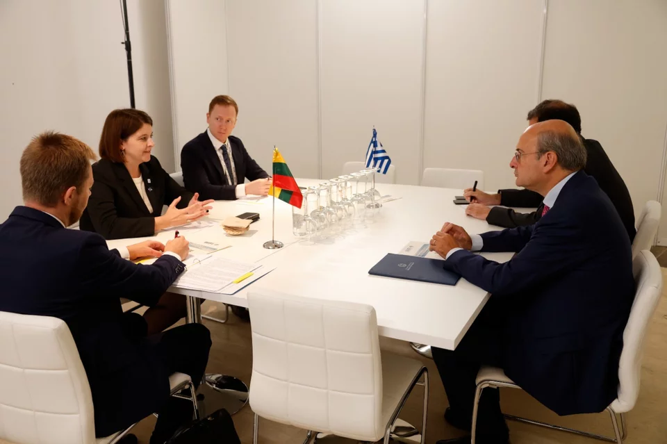 Ο Χατζηδάκης σε συνεδρίαση με την πρωθυπουργό Λιθουανίας
