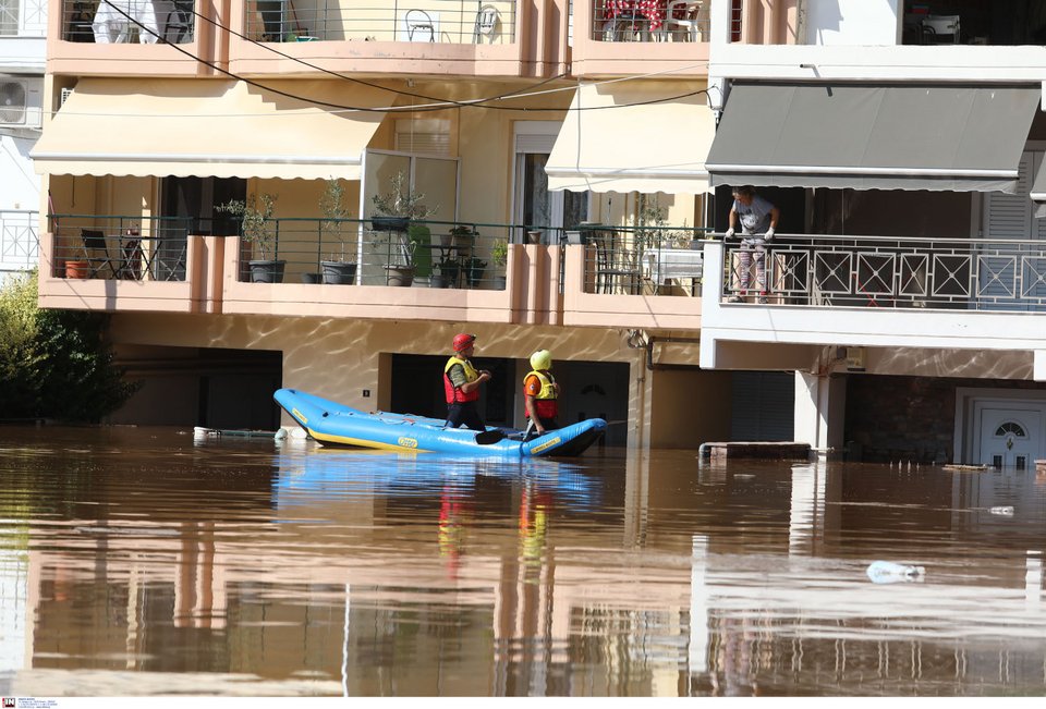 Πλημμυρισμένος δρόμος στη Λάρισα-Φωτογραφία Λιάκος Γιάννης/Ιntime News