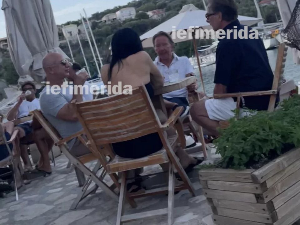 Ο Τζεφ Μπέζος με την παρέα του στο Τραβέρσο στoν Καστό