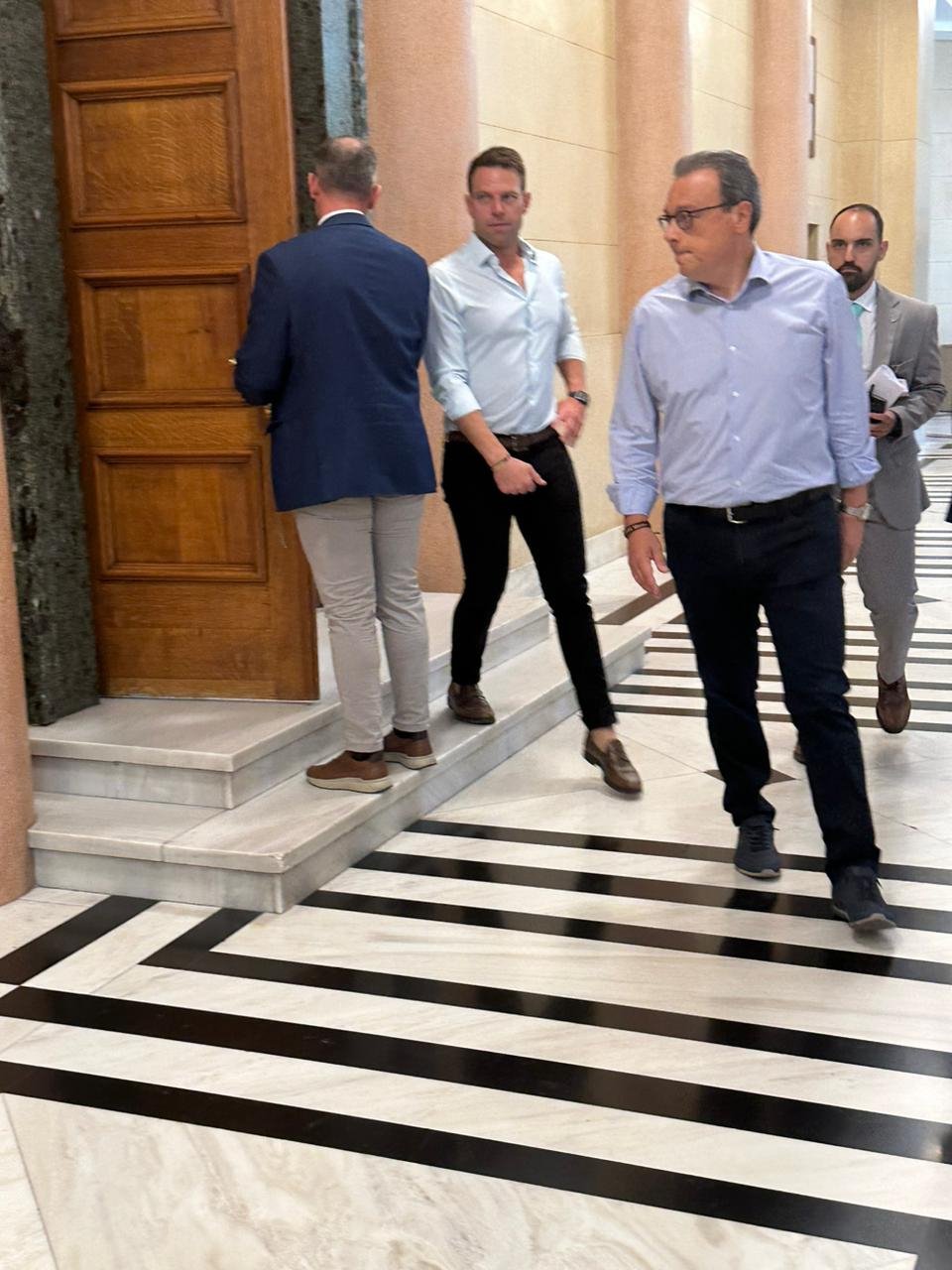 Ο Στέφανος Κασσελάκης επισκέφθηκε την αίθουσα της Ολομέλειας