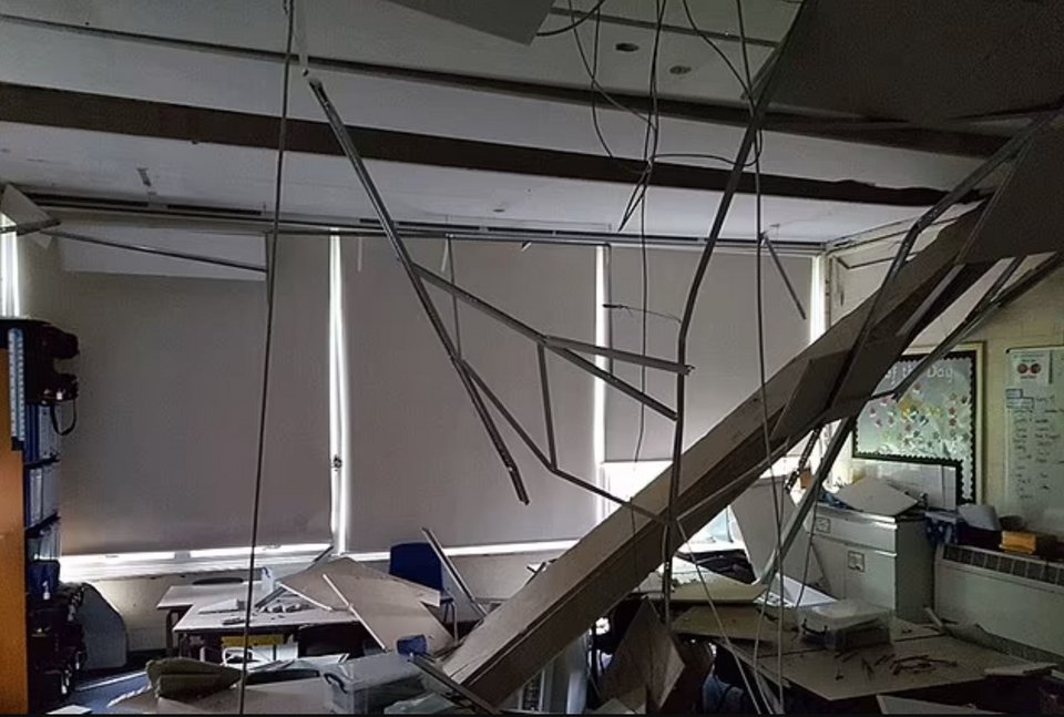 Οροφή σχολείο στο Κεντο από RAAC που κατέρρευσε