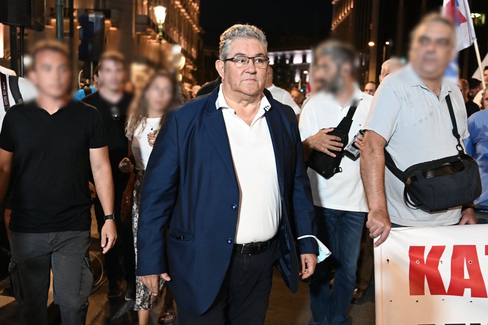 Ο Δημήτρης Κουτσούμπας στην κινητοποίηση στο κέντρο της Αθήνας κατά του νέου εργασιακού νομοσχεδίου / Φωτογραφία: ΤΑΤΙΑΝΑ ΜΠΟΛΑΡΗ-EUROKINISSI