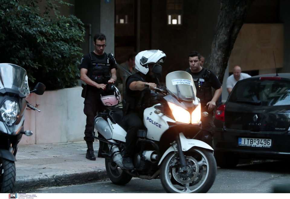 Το σημείο όπου βρέθηκε το οπλοστάσιο σε αποθήκη στο Κολωνάκι