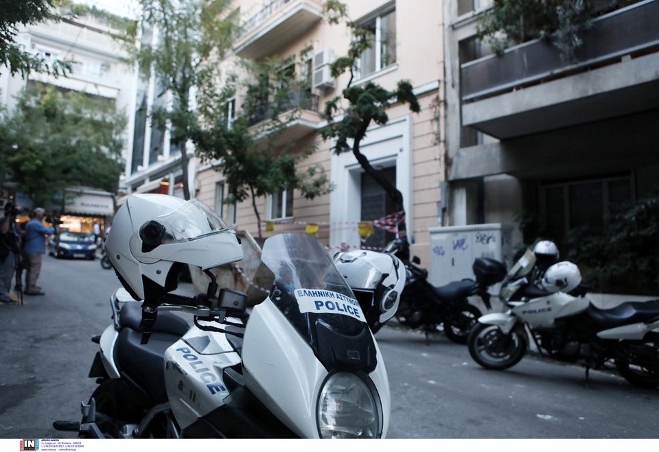 Το σημείο όπου βρέθηκε το οπλοστάσιο σε αποθήκη στο Κολωνάκι