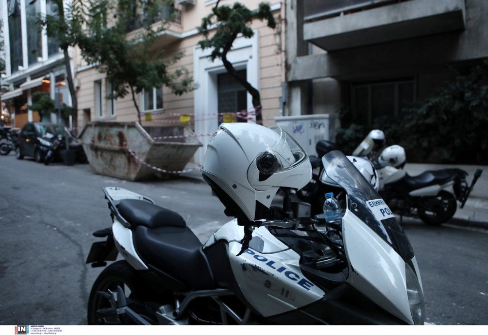 Το σημείο όπου βρέθηκε το οπλοστάσιο σε αποθήκη στο Κολωνάκι