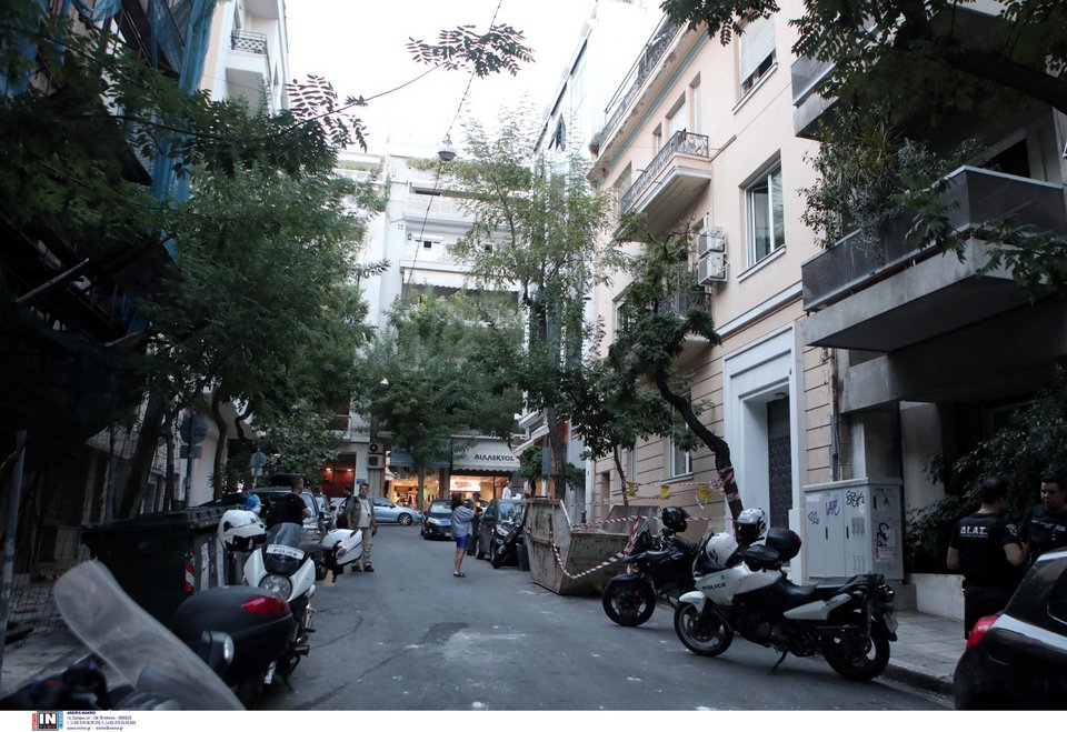 Το σημείο όπου βρέθηκε το οπλοστάσιο σε αποθήκη στο Κολωνάκι