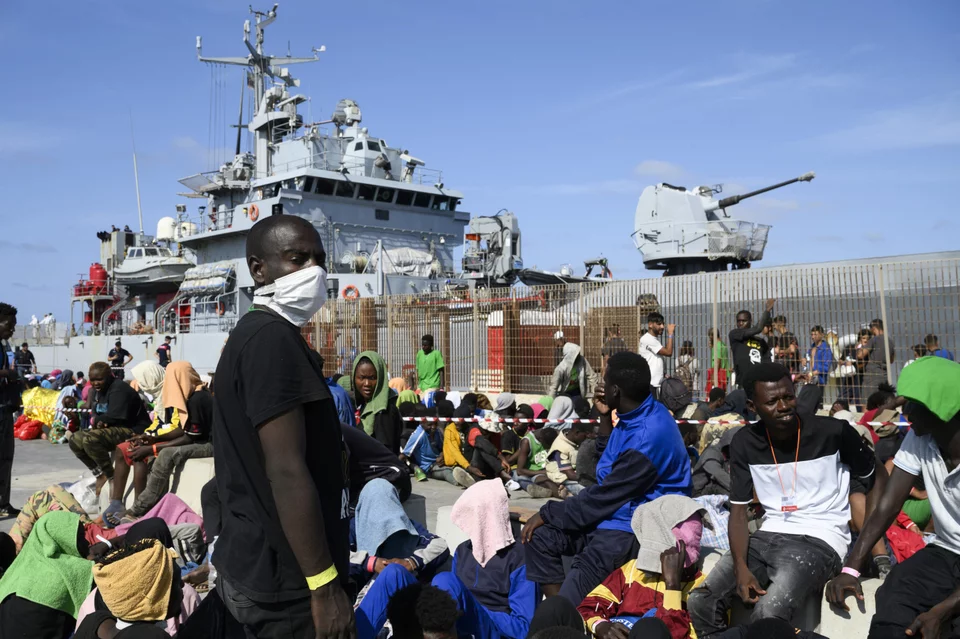 Migliaia di migranti sull'isola di Lampedusa