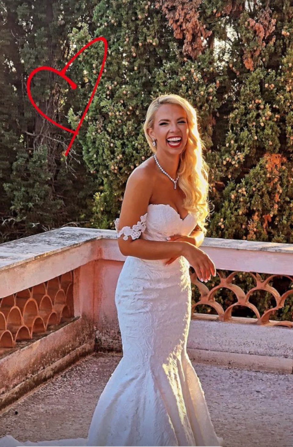 Η Τζένη Μελιτά με το νυφικό της