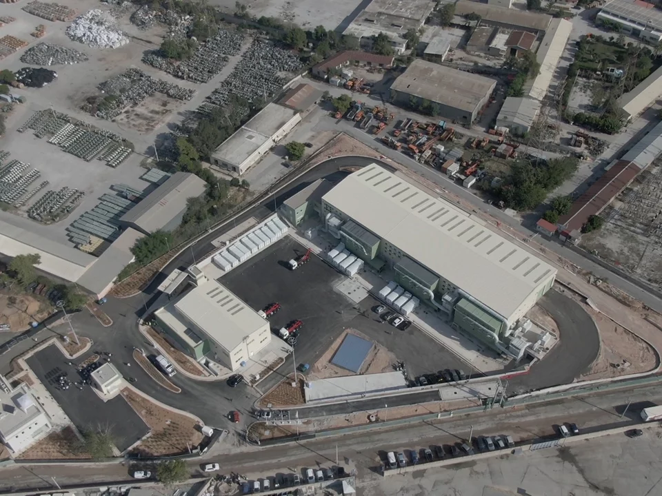 Ο νέος σταθμός μεταμόρφωσης απορριμάτων που εγκαινίασε ο αντιδήμαρχος Καθαριότητας του δήμου Αθηναίων, Νίκος Αβραμίδης