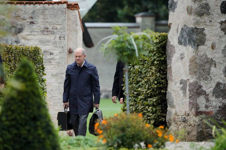 Ο Σολτς μετά την τελευταία συνεδρίαση του υπουργικού συμβουλίου στη Γερμανία