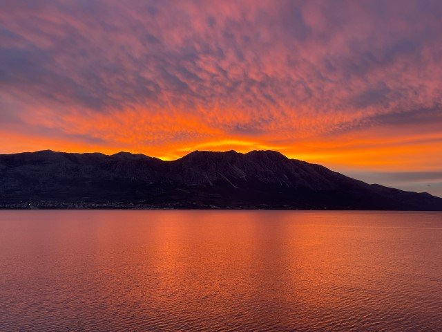 Ανατολή ηλίου στον κόλπο της Παλαίρου