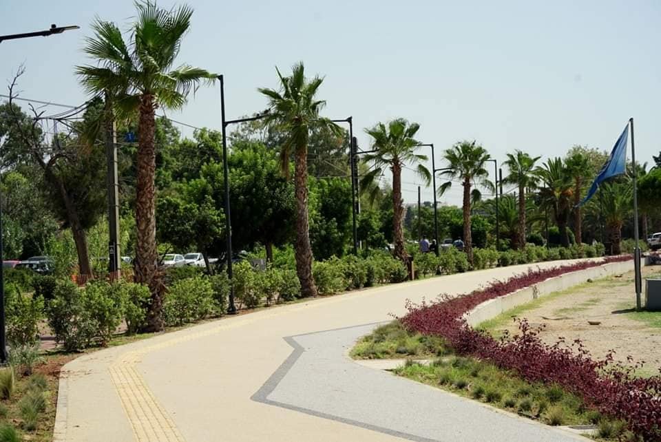 Ο παραλιακός πεζόδρομος στη Γλυφάδα είναι ιδανικός για άθληση και ποδήλατο