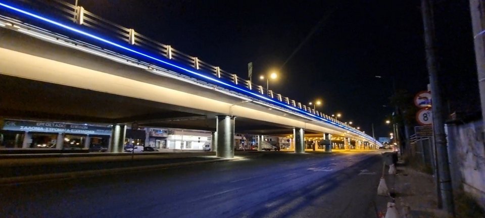 Τα συνεργεία της Περιφέρειας, απομάκρυναν τις αφίσες, έβαψαν τις κολόνες, καθάρισαν τους χώρους και τους φώτισαν