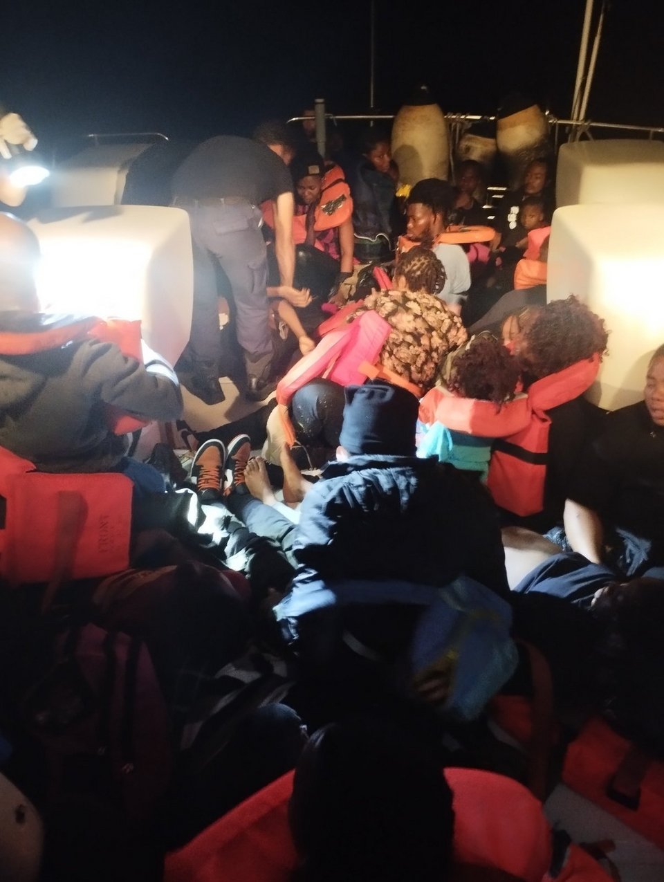 Σάμος: Το Λιμενικό διέσωσε 47 μετανάστες κοντά στο ακρωτήρι Πράσσο