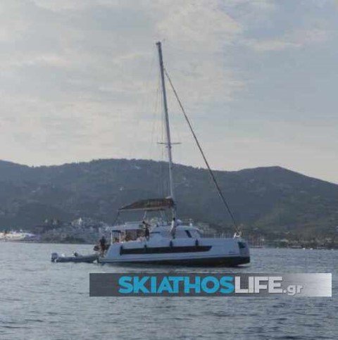 Το σκάφος που έπεσε σε βράχια στη Σκιάθο - Φωτογραφία: skiathoslife