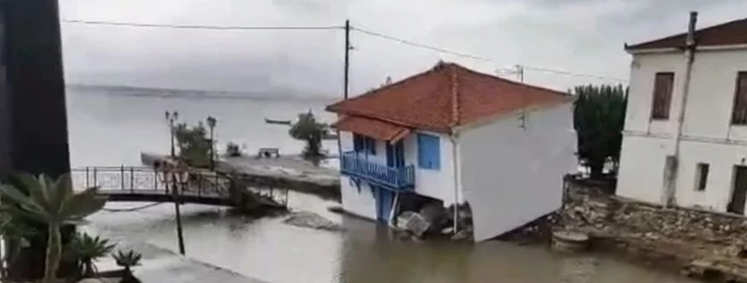 Το σπίτι στο Χόρτο που έχει παρασυρθεί από τα ορμητικά νερά