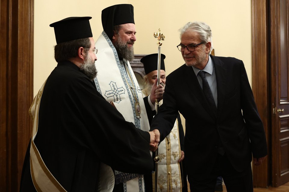 Χειραψία Στυλιανιδη με μητροπολίτη