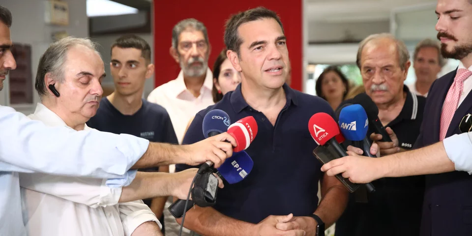 Εκλογές ΣΥΡΙΖΑ: Ο Αλέξης Τσίπρας ψήφισε για τον διάδοχό του - ΦΩΤΟ