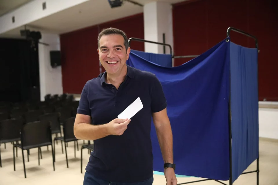 Εκλογές ΣΥΡΙΖΑ: Ο Αλέξης Τσίπρας ψήφισε για τον διάδοχό του - ΦΩΤΟ
