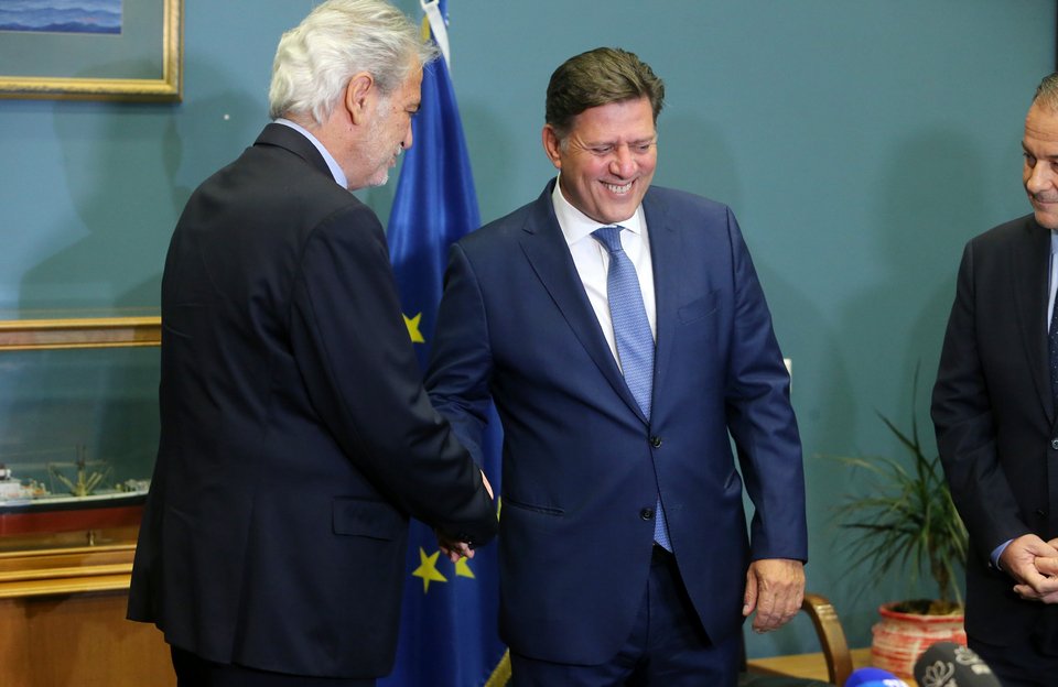 Χειραψία Στυλιανίδη και Βαρβιτσιώτη