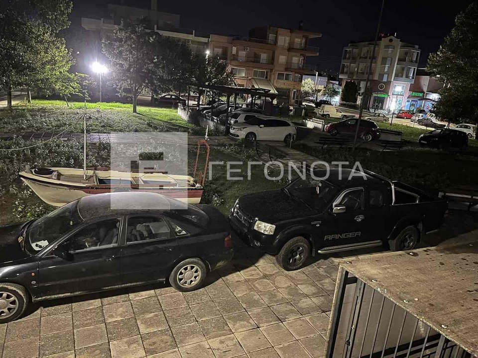 Μεταφέρουν τα αυτοκίνητα στο Βόλο σε ασφαλή σημεία / gegonota.news