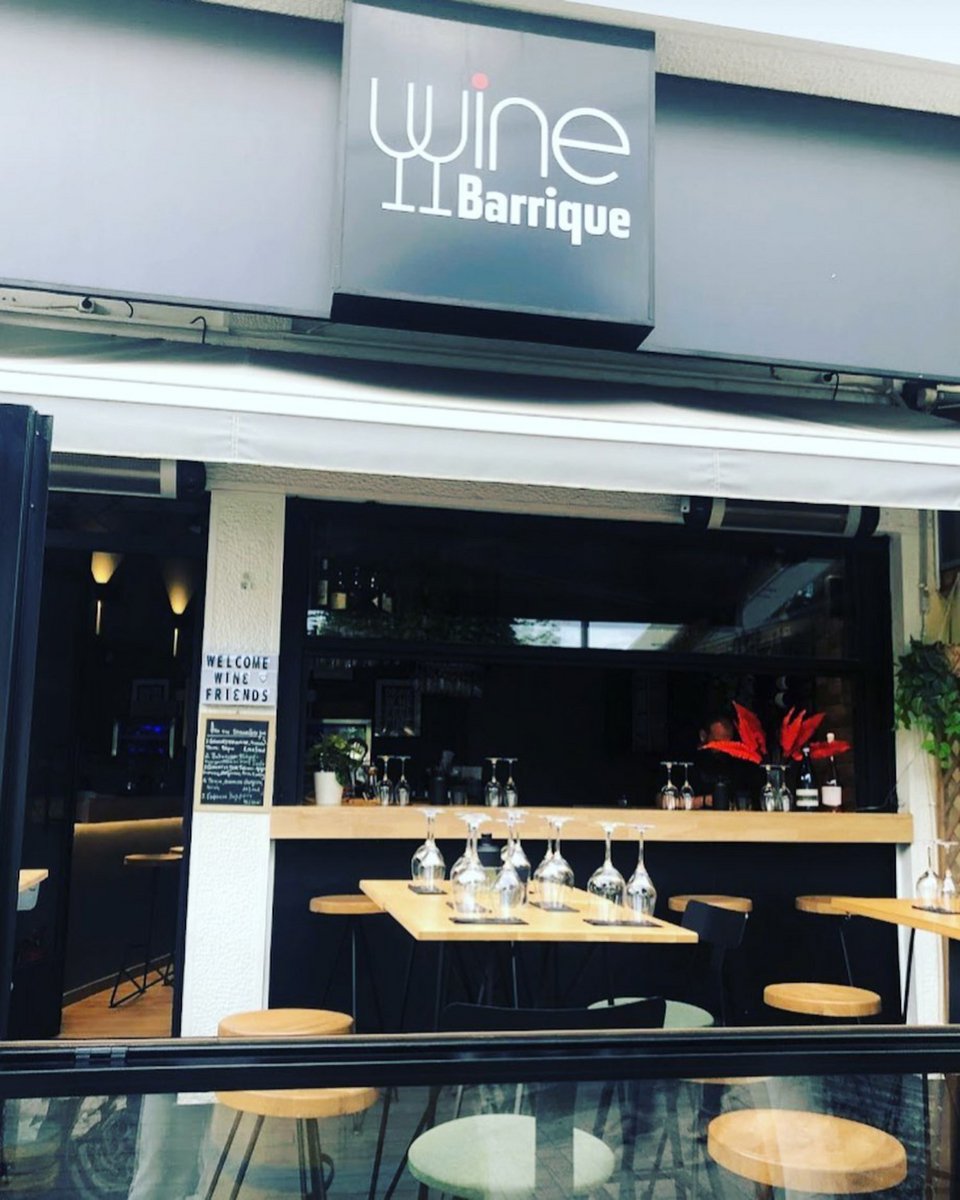 Το Wine Barrique στην πλατεία Υμηττού