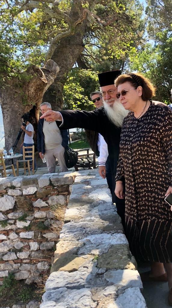 Αυτοψία της Υπουργού Πολιτισμού Λίνας Μενδώνη στην Ιερά Μονή Οσίου Λουκά Βοιωτίας