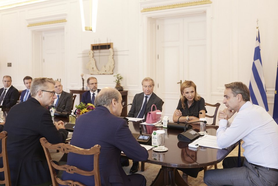 Μητσοτάκης και Χατζηδάκης συζητούν με την Ενωση Εφοπλιστών