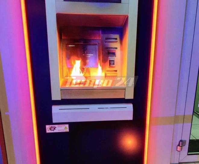 Καμένο ΑΤΜ / Φωτογραφία tempo24