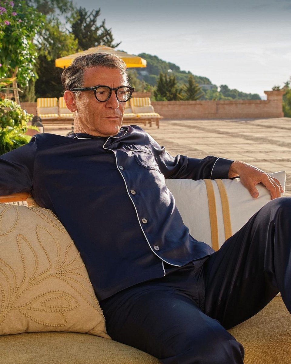 Ο Τζέισον Άιζακς μεταμορφώνεται σε Κάρι Γκραντ