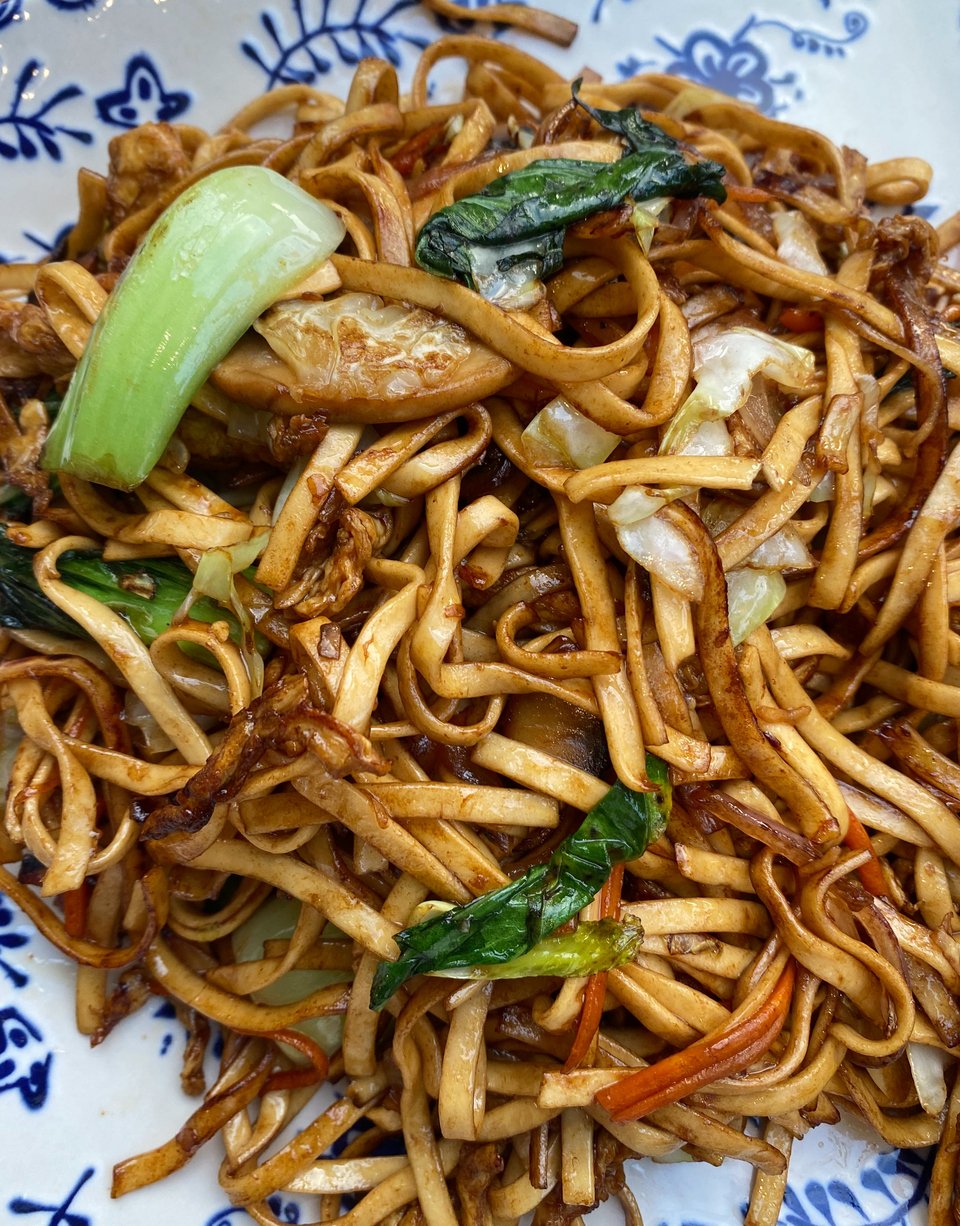 Noodles με λαχανικά και αυγό / Φωτογραφία: Μάνος Λειβαδάρος/iefimerida